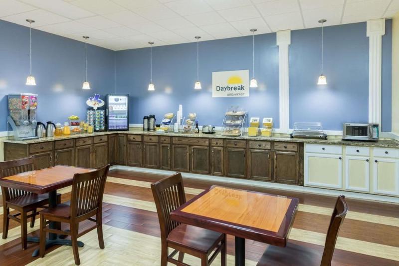 Days Inn By Wyndham Мадисън Екстериор снимка